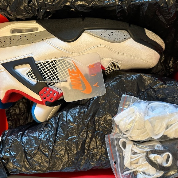 Mens’s New Nike Air Jordan 4 Retro SE size 11 main image 10